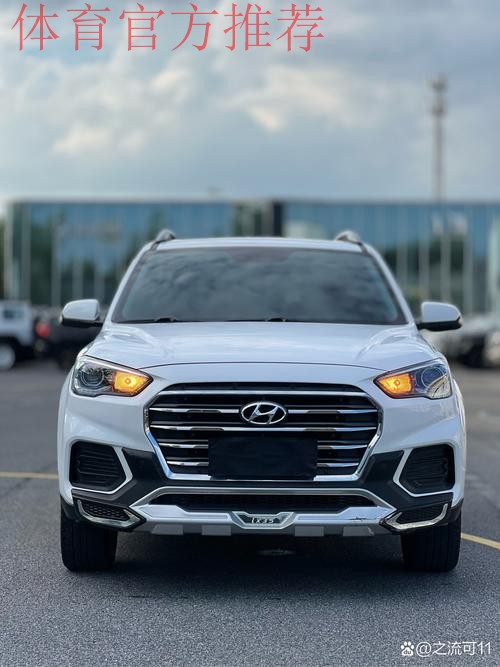 众国脚热衷试驾现代新款SUV 于海无证驾驶跑得欢 众国脚热衷试驾现代新款SUV 于海无证驾驶跑得欢