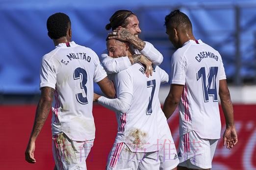 西甲-阿扎尔建功本泽马梅开二度 皇马4-1韦斯卡